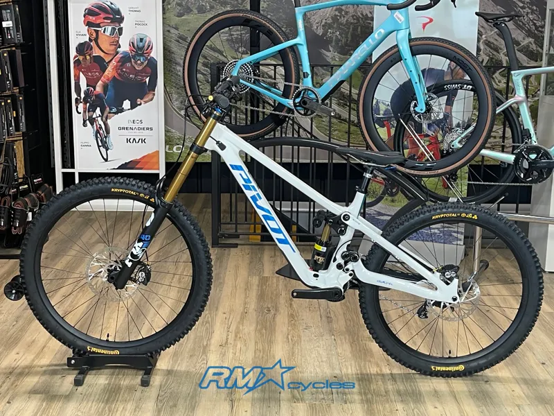 Pivot Phoenix Saint Pro S3 Blue White Ex-demo-1
