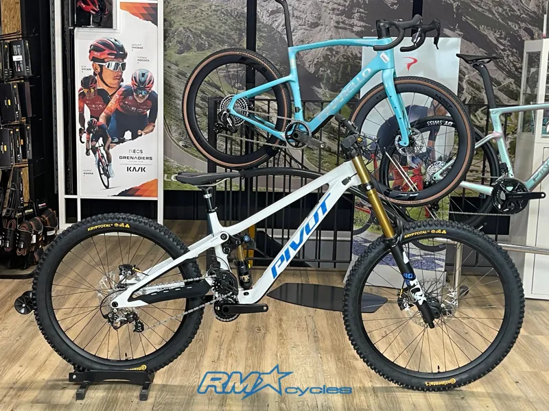 Pivot Phoenix Saint Pro S3 Blue White Ex-demo