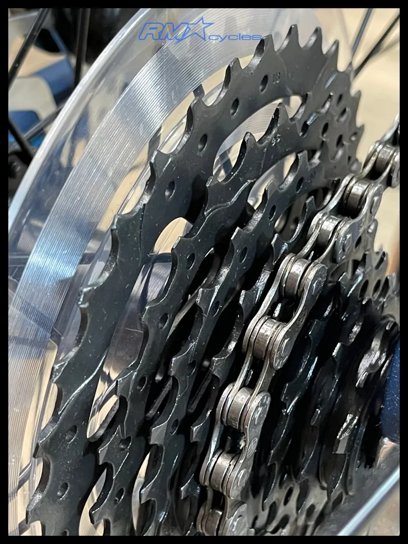 Raleigh Strada Medium 650b Hyrbid 46cm Black 2025-3