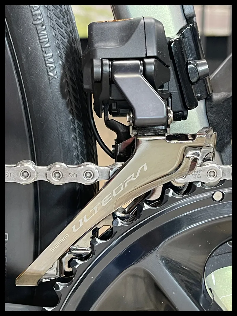 Giant Defy Advanced SL 1 Road Bike in Golden Haze/Panther 2024 Approved Used-4