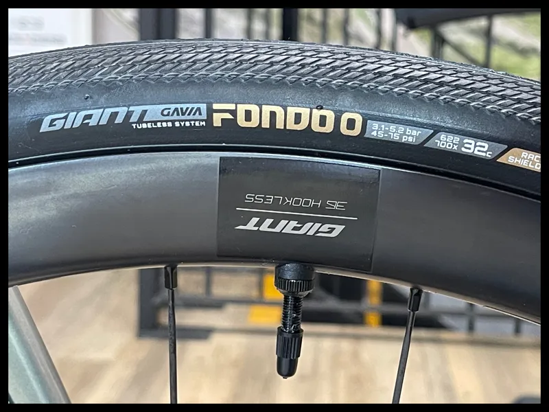 Giant Defy Advanced SL 1 Road Bike in Golden Haze/Panther 2024 Approved Used-8