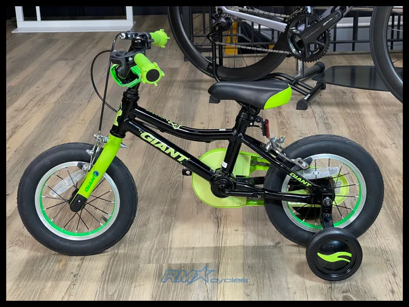 Giant Animator 12 Aluminium Kids Bike in Black 2018 Ex-Display-1