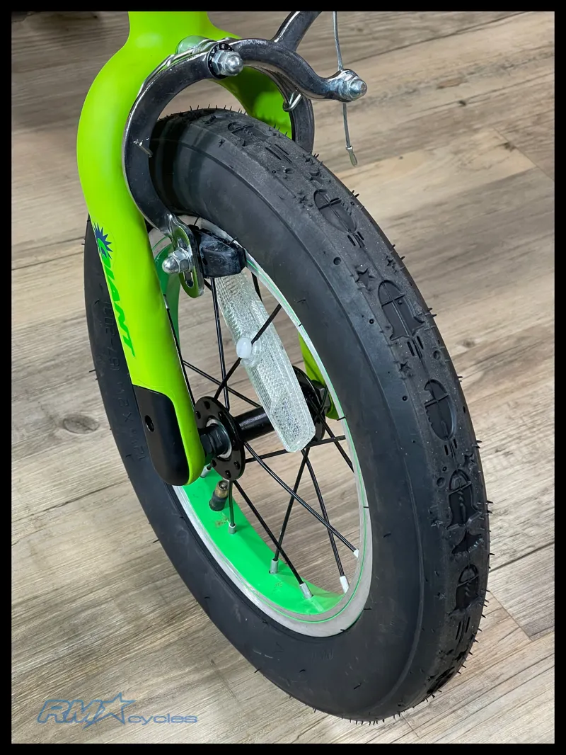 Giant Animator 12 Aluminium Kids Bike in Black 2018 Ex-Display-5