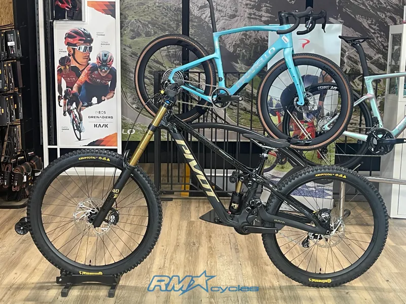 Pivot Phoenix Saint Pro S2 Black Gold Ex-demo-1