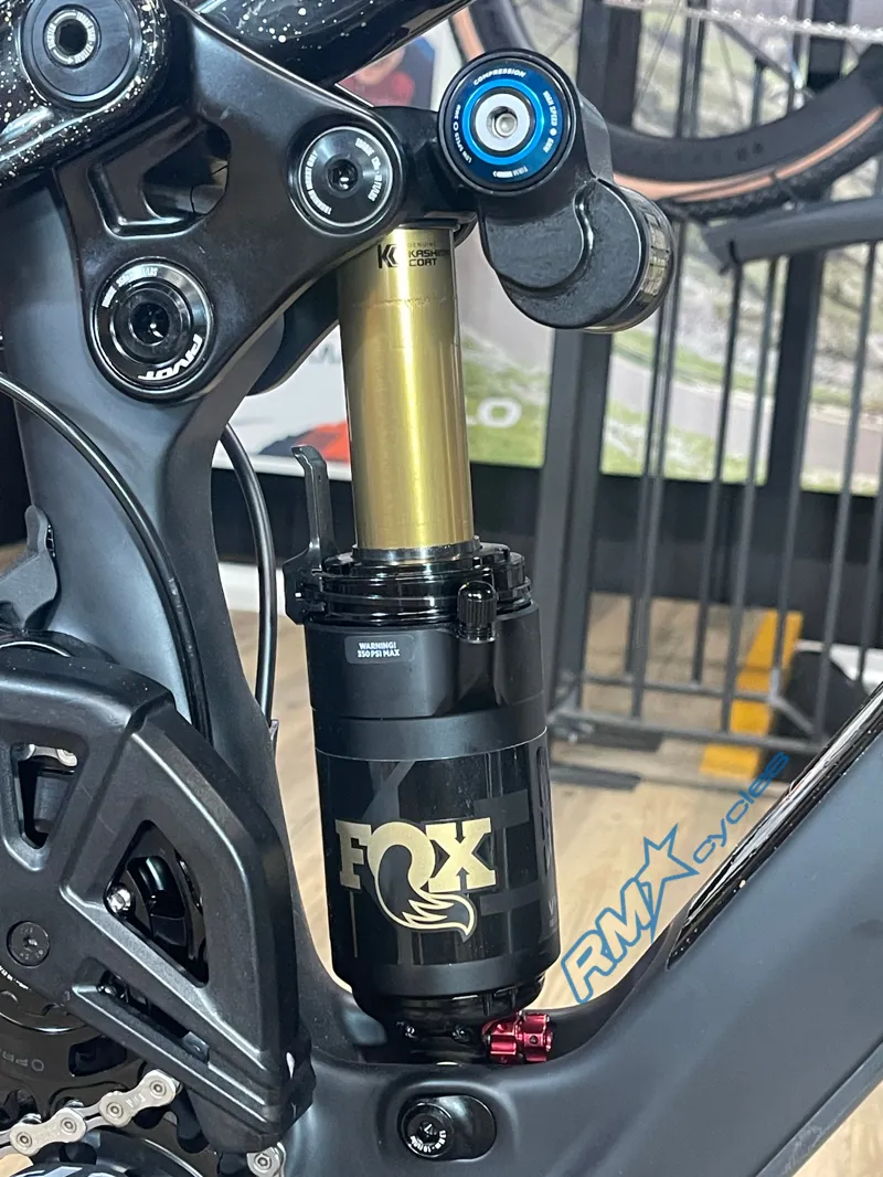 Pivot Phoenix Saint Pro S2 Black Gold Ex-demo-5
