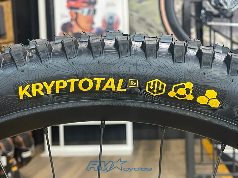 Pivot Phoenix Saint Pro S2 Black Gold Ex-demo-11