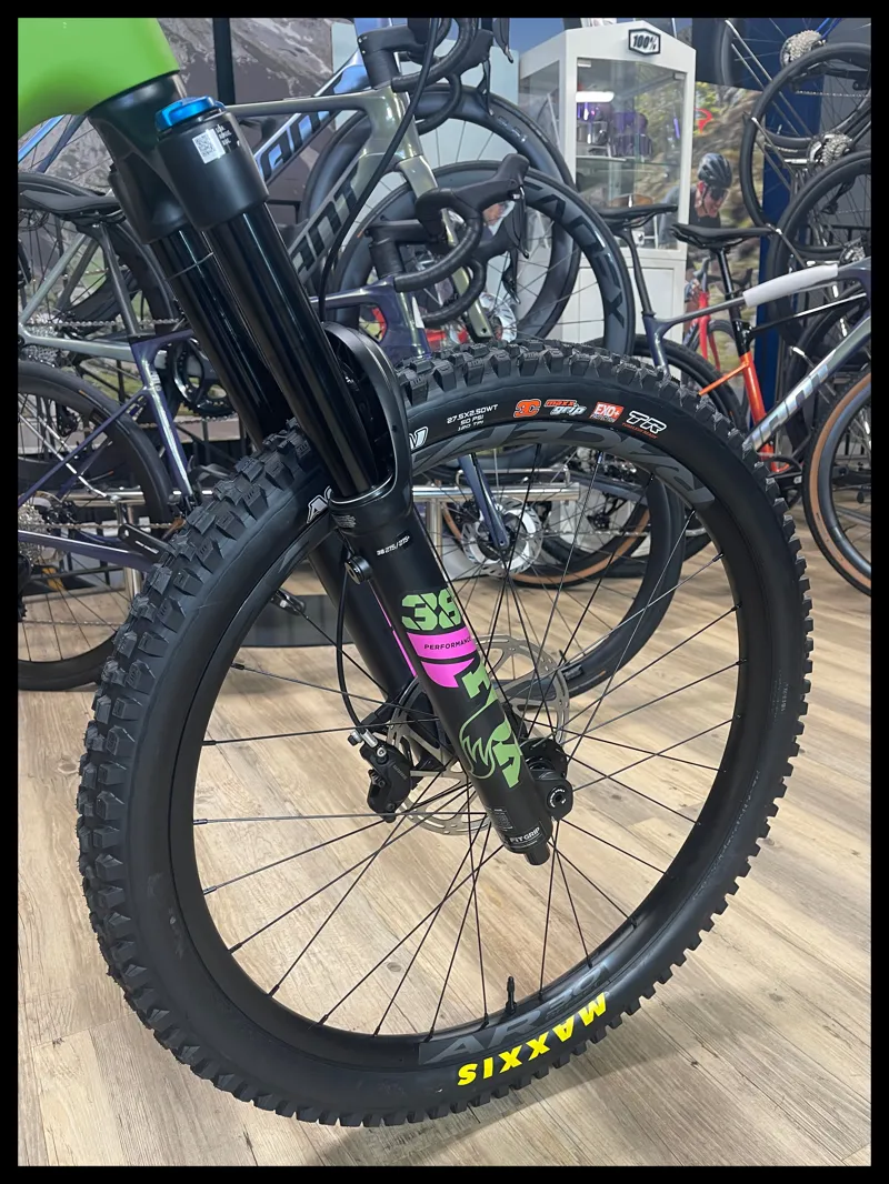 SantaCruz Nomad 5 C S Large Adder  Green 2022-7