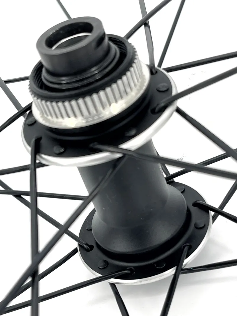 Shimano WH-MT35 Front Wheel 26er Thru-Axle 15mm 24 Spokes Black Disc CL-2