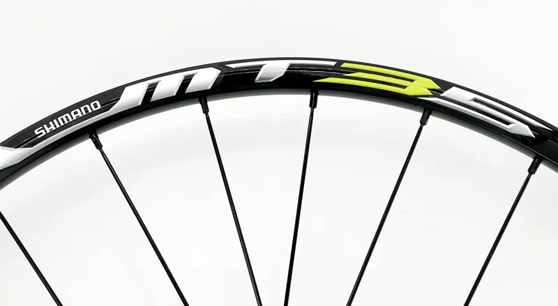 Shimano WH-MT35 Front Wheel 26er Thru-Axle 15mm 24 Spokes Black Disc CL-1