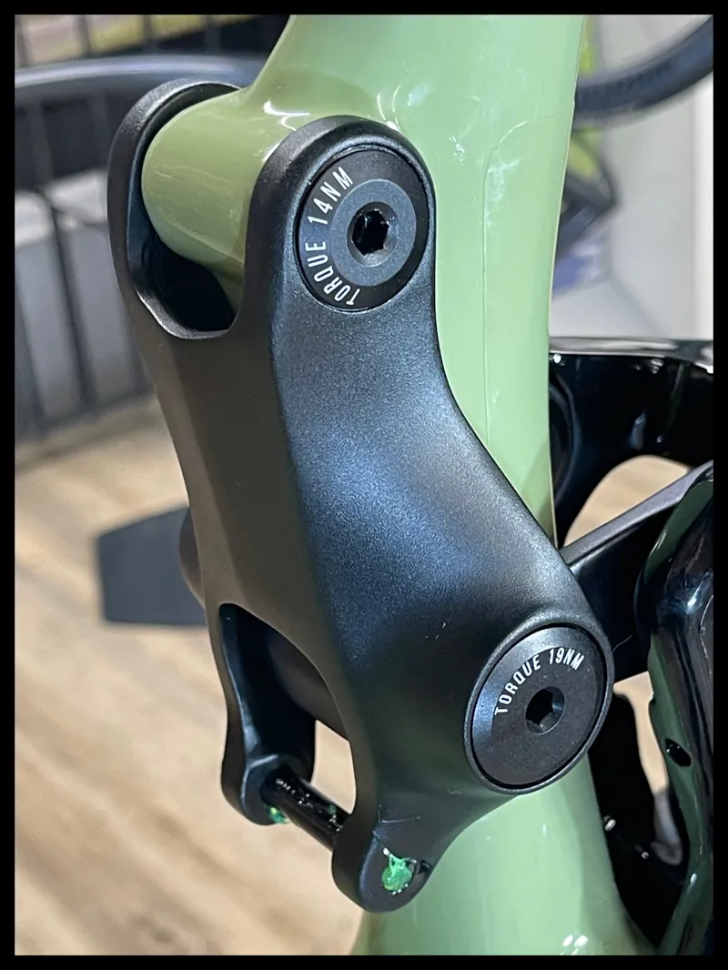 Nukeproof Giga 27.5 carbon Large Green Black 2021-1