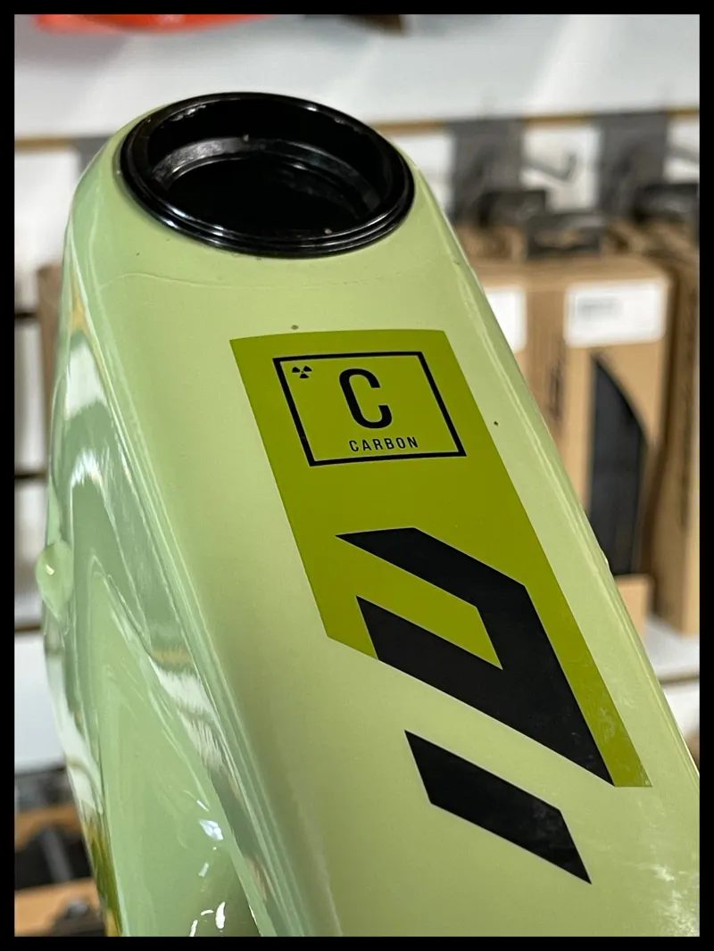 Nukeproof Giga 27.5 carbon Large Green Black 2021-4