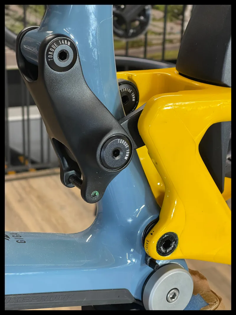 Nukeproof Giga 27.5 carbon Small Blue Yellow Frame-5