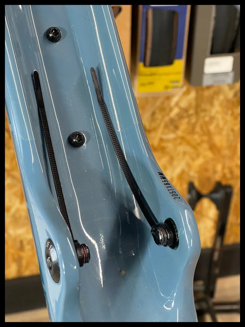 Nukeproof Giga 27.5 carbon Small Blue Yellow Frame-2