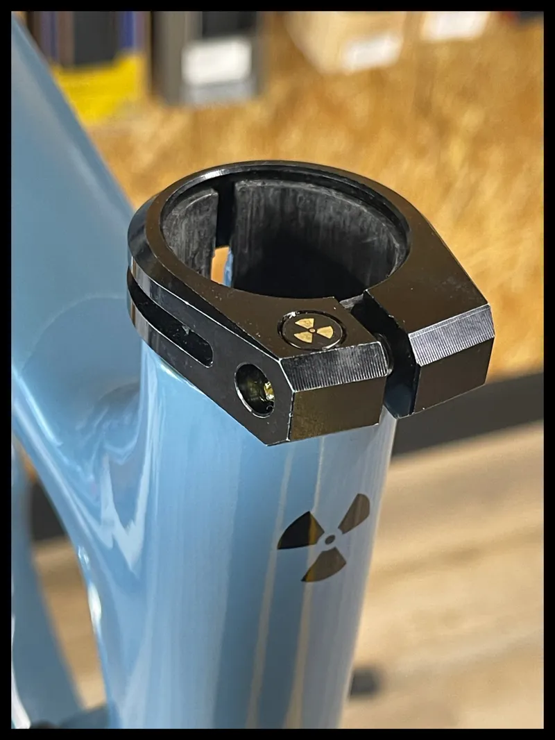 Nukeproof Giga 27.5 carbon Small Blue Yellow Frame-3