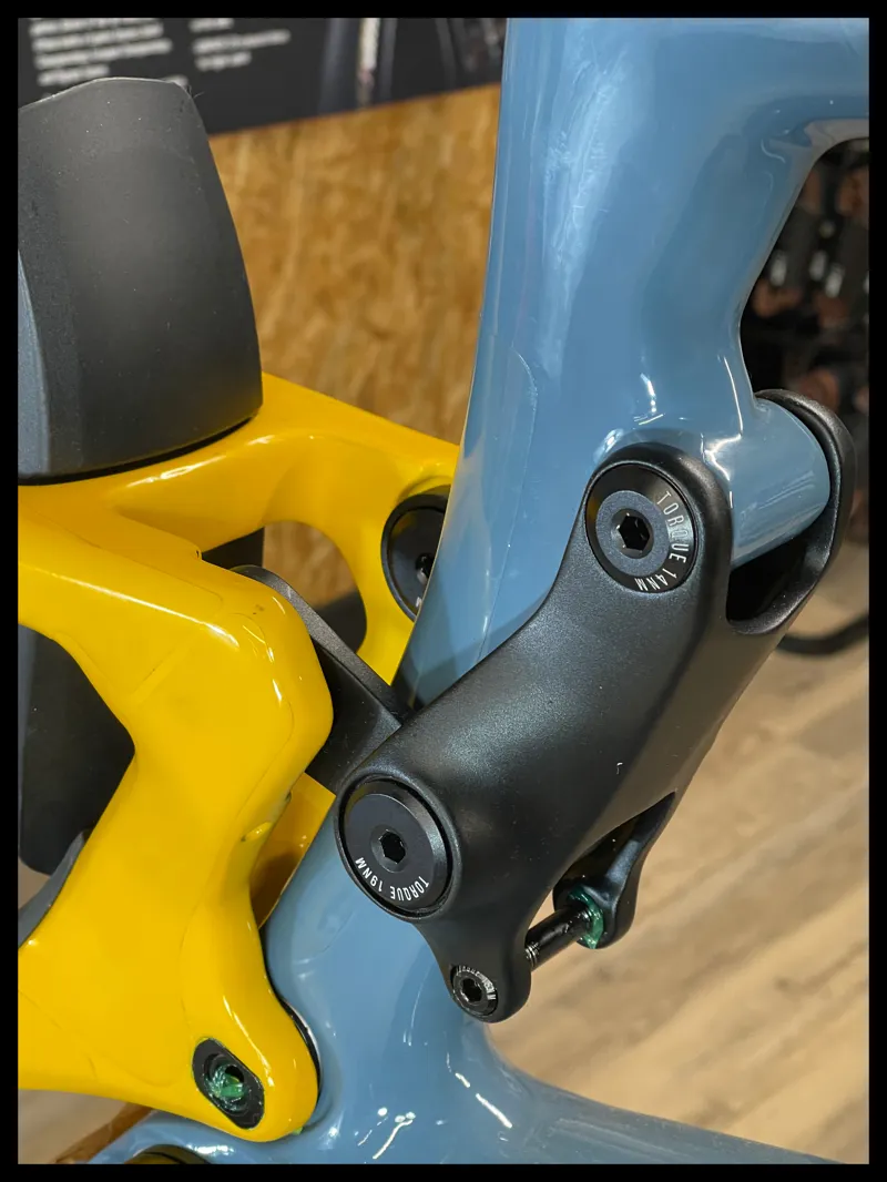 Nukeproof Giga 27.5 carbon Small Blue Yellow Frame-6