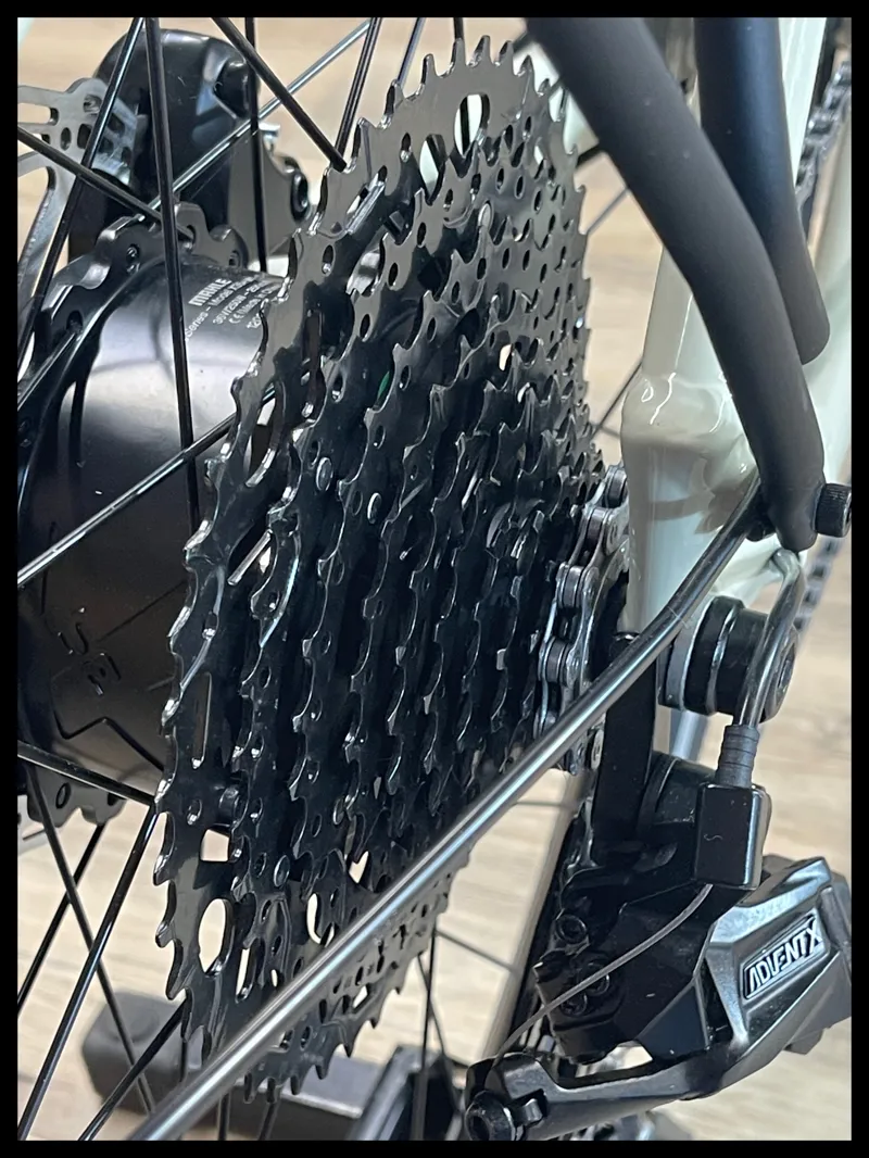 Kinesis Lyfe Equipped Hybrid E-City Electric Bike Beige Medium 2022-2