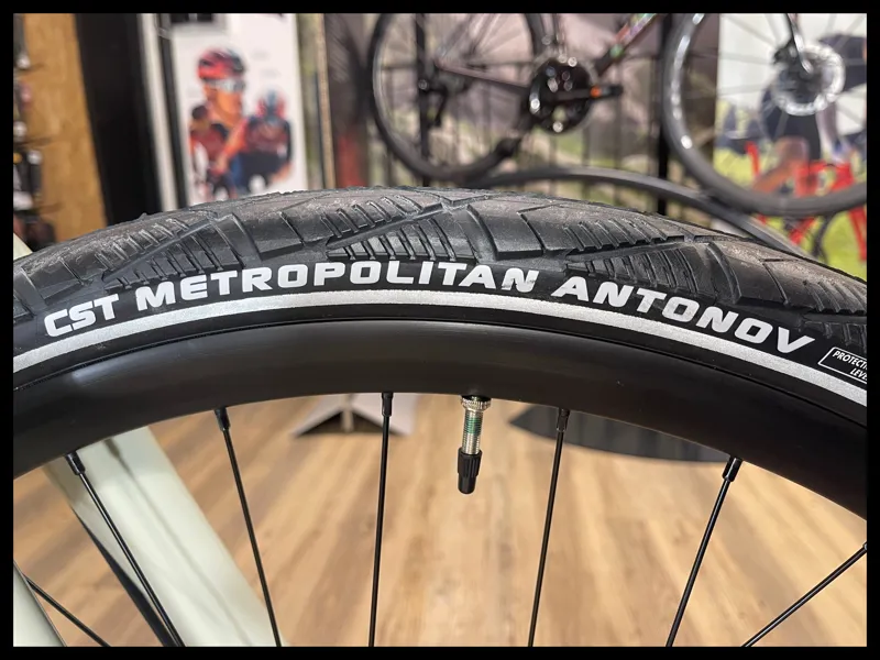 Kinesis Lyfe Equipped Hybrid E-City Electric Bike Beige Medium 2022-5