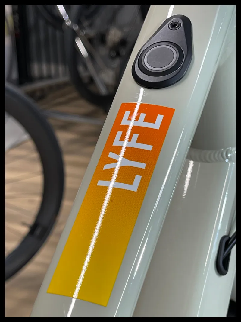 Kinesis Lyfe Equipped Stagger Hybrid E-City Electric Bike Beige Large 2022-5