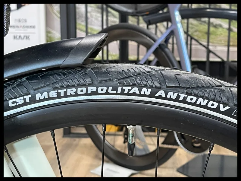 Kinesis Lyfe Equipped Stagger Hybrid E-City Electric Bike Beige Large 2022-8