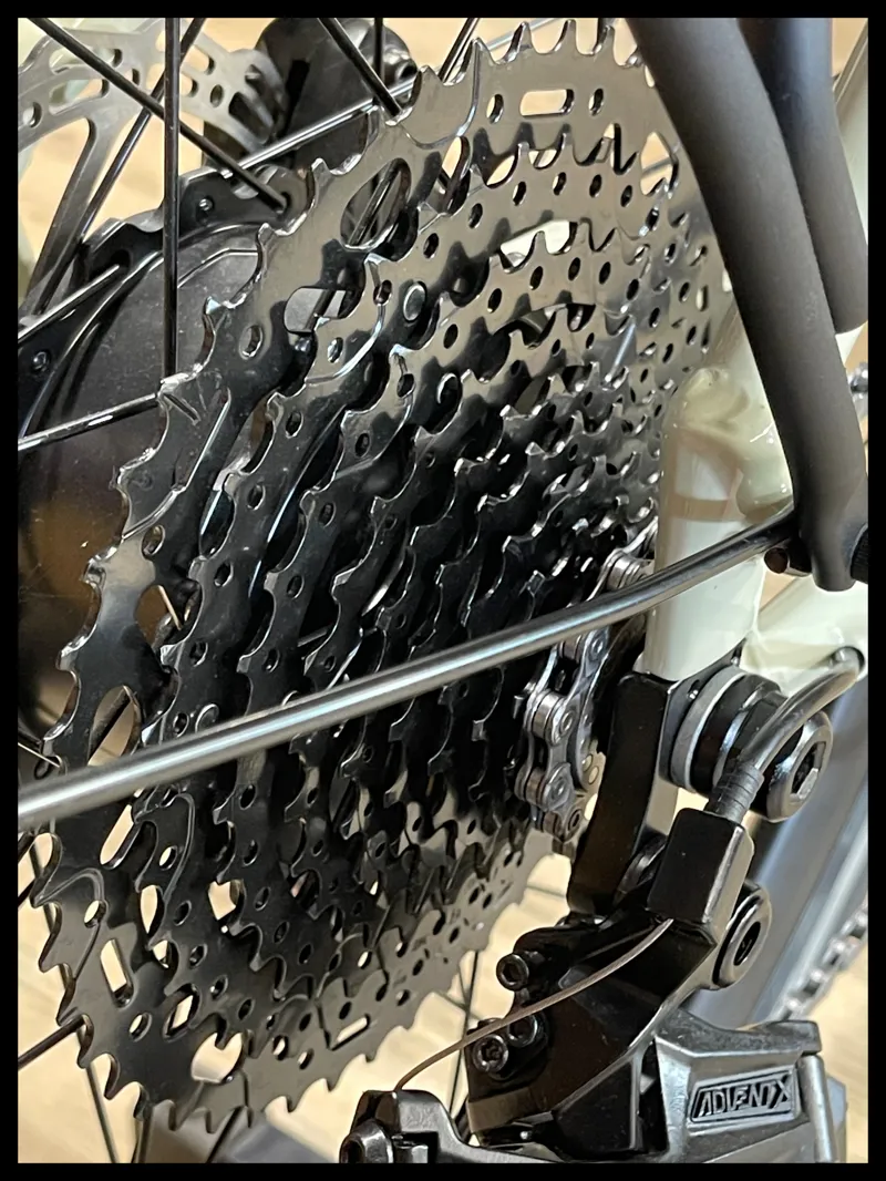 Kinesis Lyfe Equipped Hybrid E-City Electric Bike Beige 2022-2