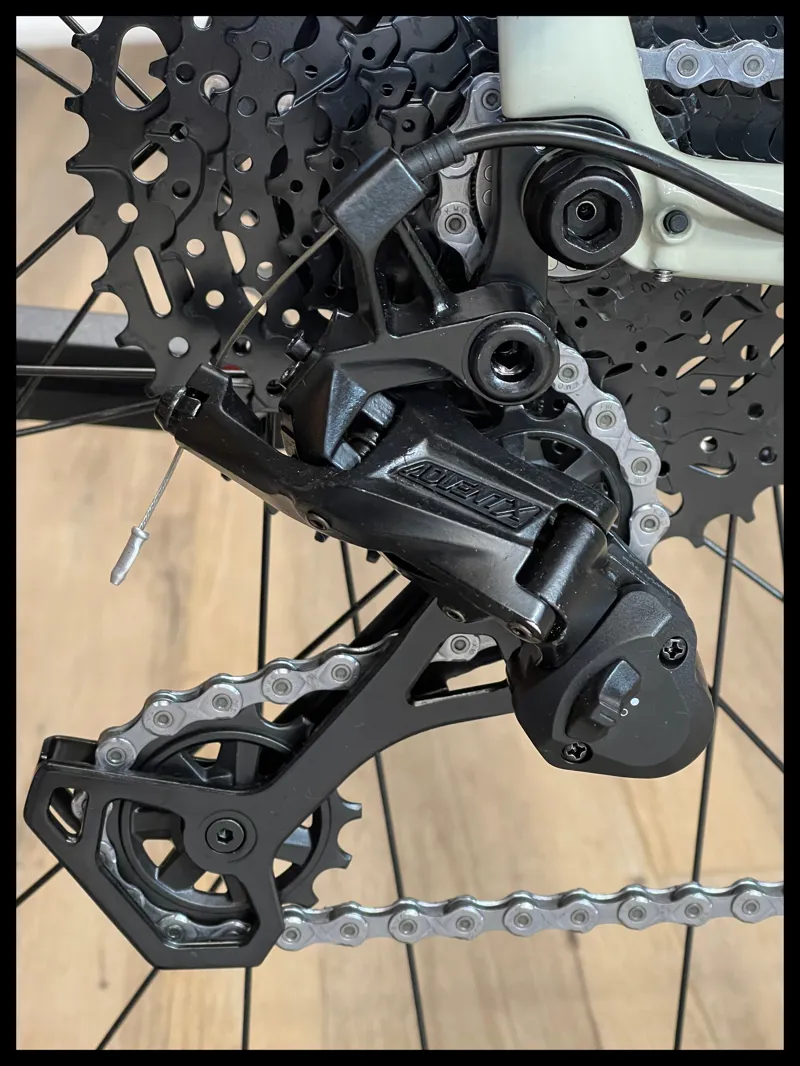 Kinesis Lyfe Equipped Hybrid E-City Electric Bike Beige 2022-3