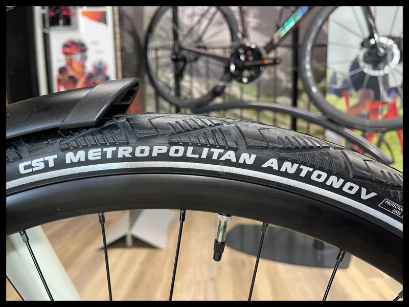 Kinesis Lyfe Equipped Hybrid E-City Electric Bike Beige 2022-8