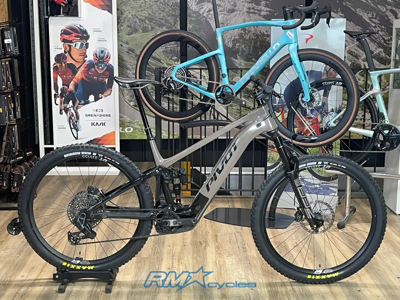 Pivot Shuttle AM Sram XO AXS Badlands Brown Large Approved Used