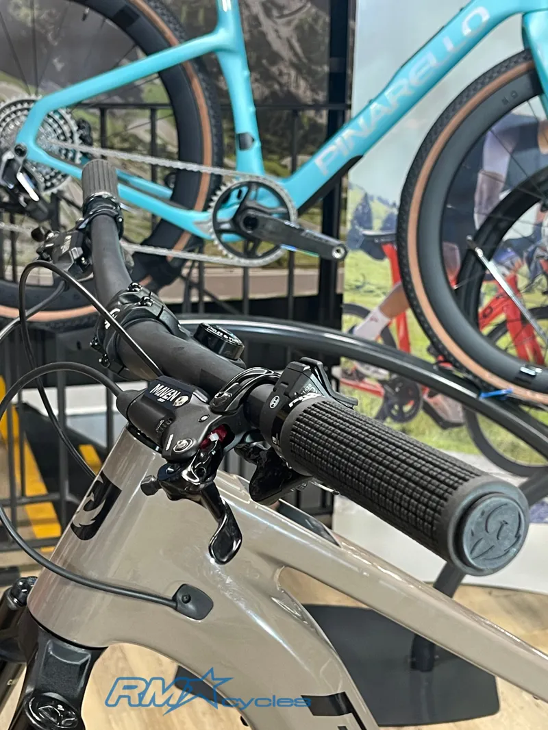 Pivot Shuttle AM Sram XO AXS Badlands Brown Large Approved Used-3
