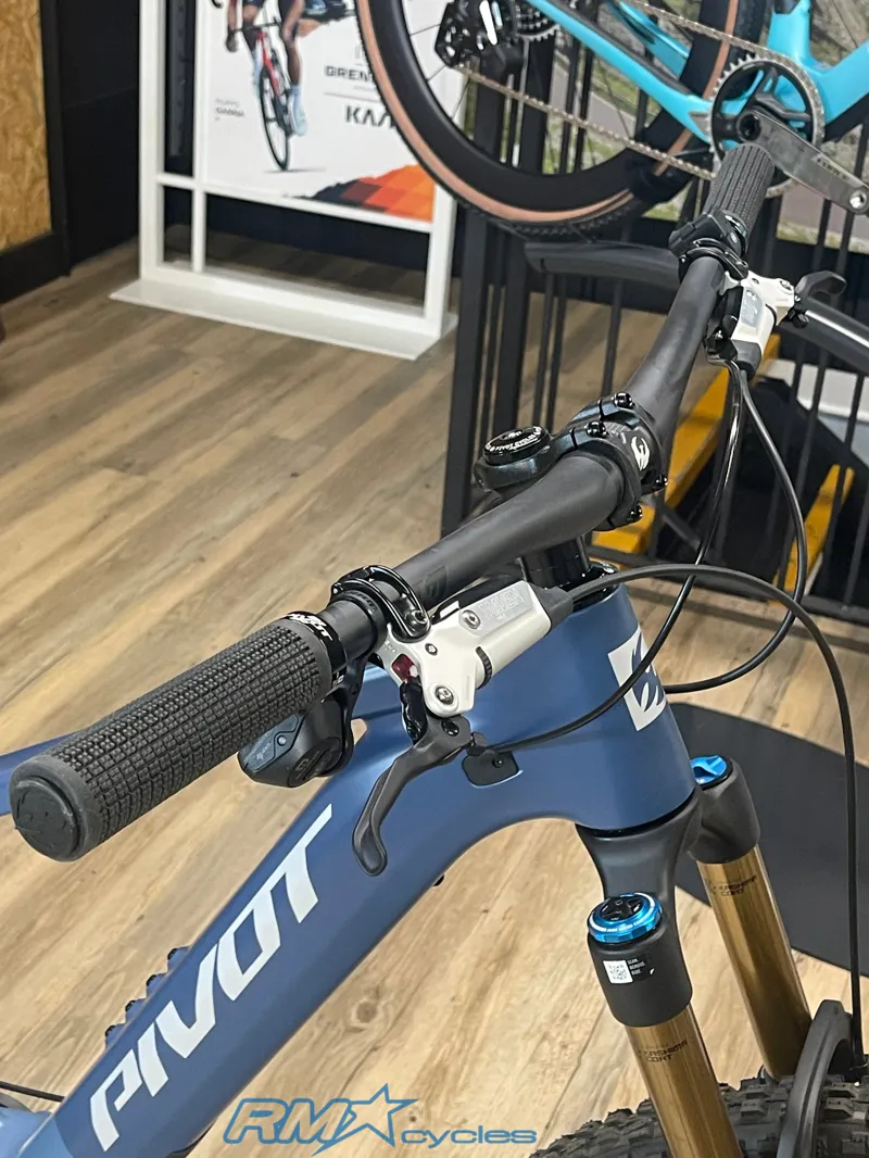 Pivot Shuttle AM Sram XX Blue Medium Ex-display-3